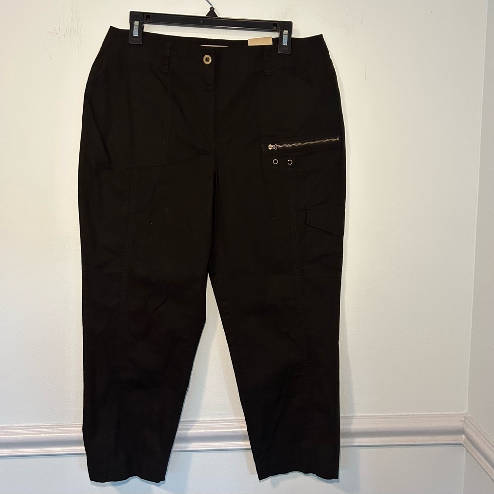 NWT Chico’s Black Fitigues Cargo Cropped Fashion Capris Size 6